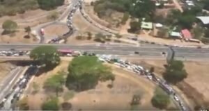 Video: Así lucen las carreteras principales colapso total