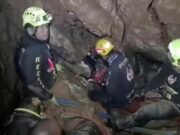 Rescatan a los primeros niños que estaban atrapados en una cueva en Tailandia